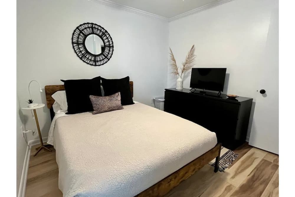 Photo of Bedroom in McCutcheon Field