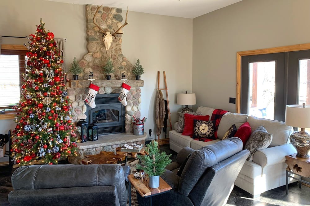 Photo of Livingroom in Center Junction