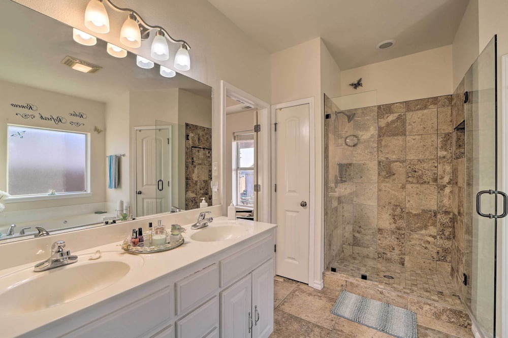 Photo of Bathroom in Broken Arrow