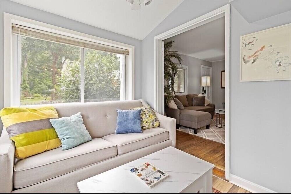 Photo of Livingroom in Shady Side