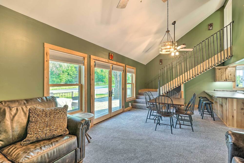 Photo of Livingroom in Apple River