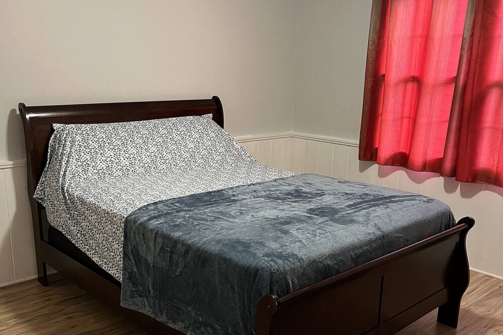 Photo of Bedroom in Roswell