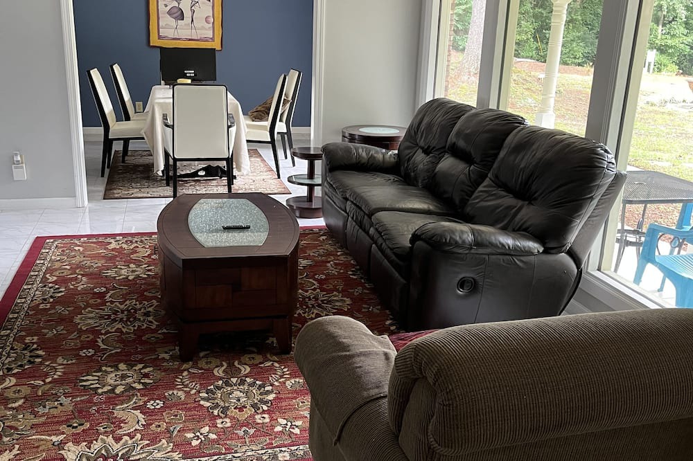 Photo of Livingroom in Roswell