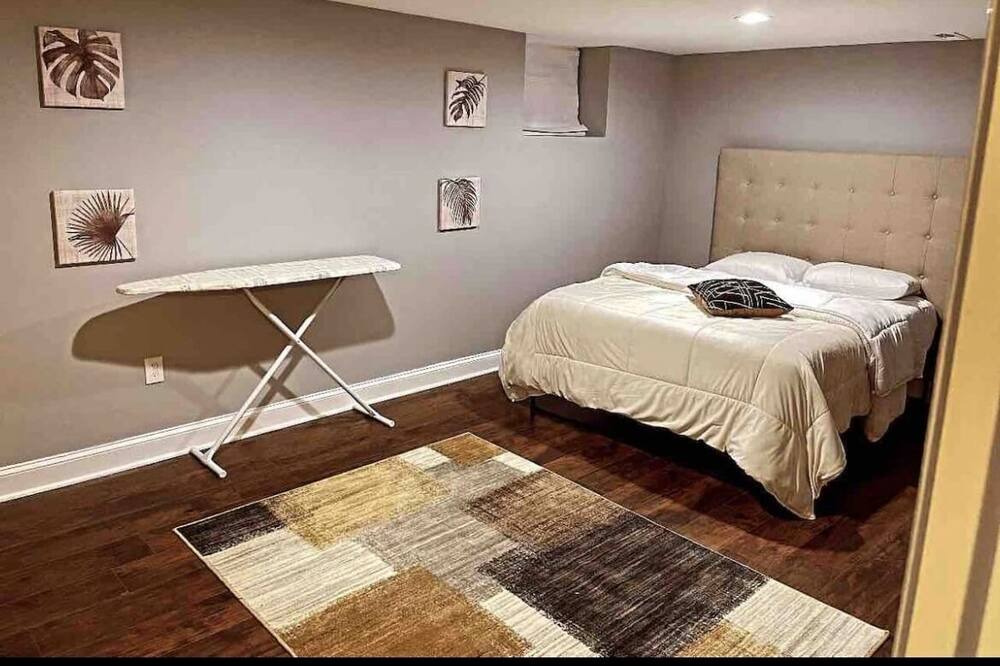 Photo of Bedroom in Forest Park