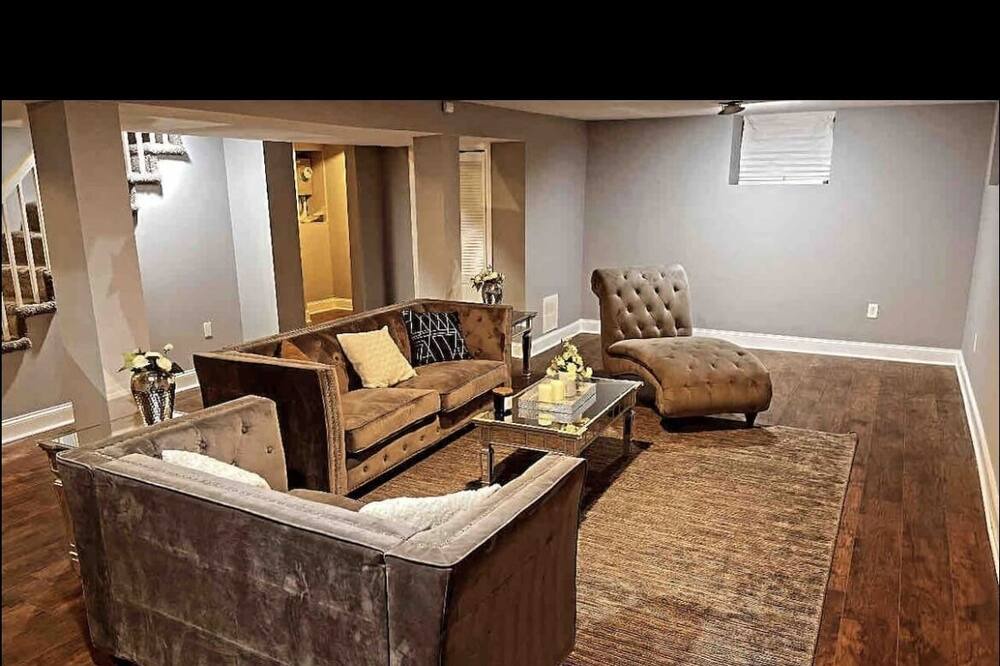 Photo of Livingroom in Forest Park