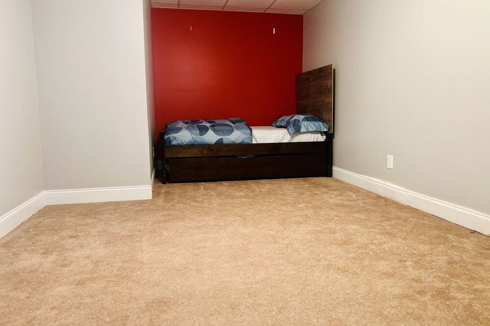 Photo of Bedroom in Calhoun