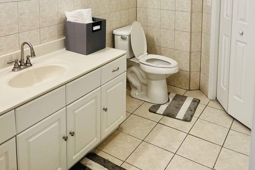 Photo of Bathroom in Calhoun