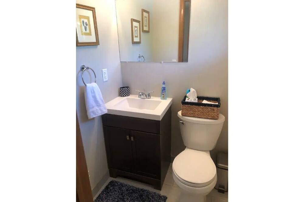 Photo of Bathroom in Aksarben - Elmwood Park