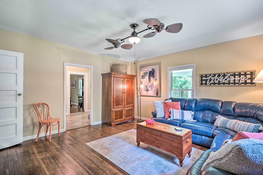 Photo of Livingroom in McCain