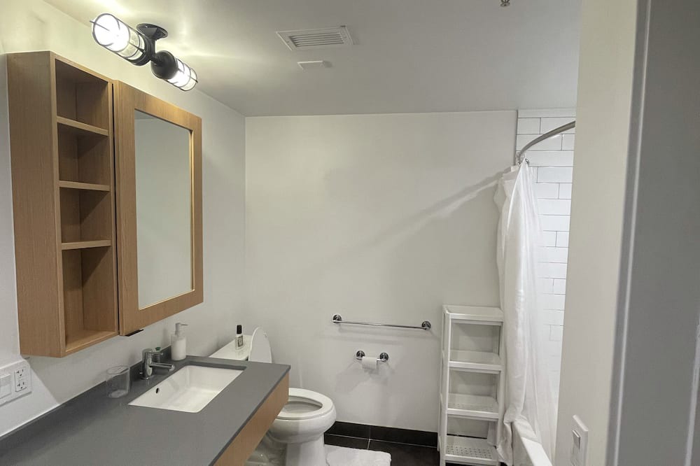 Photo of Bathroom in District Wharf