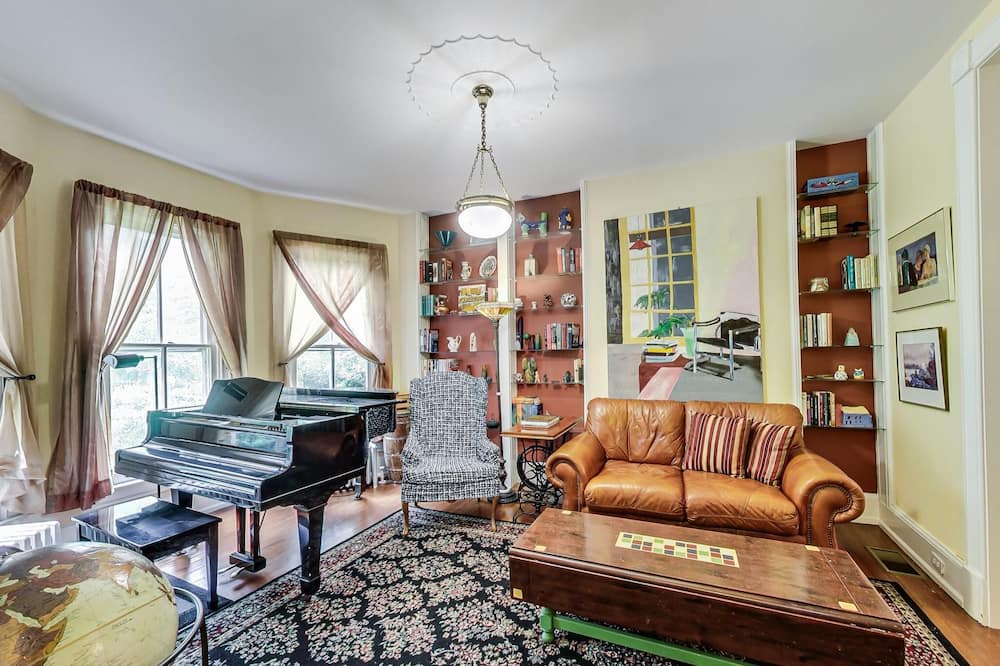 Photo of Livingroom in Takoma Park