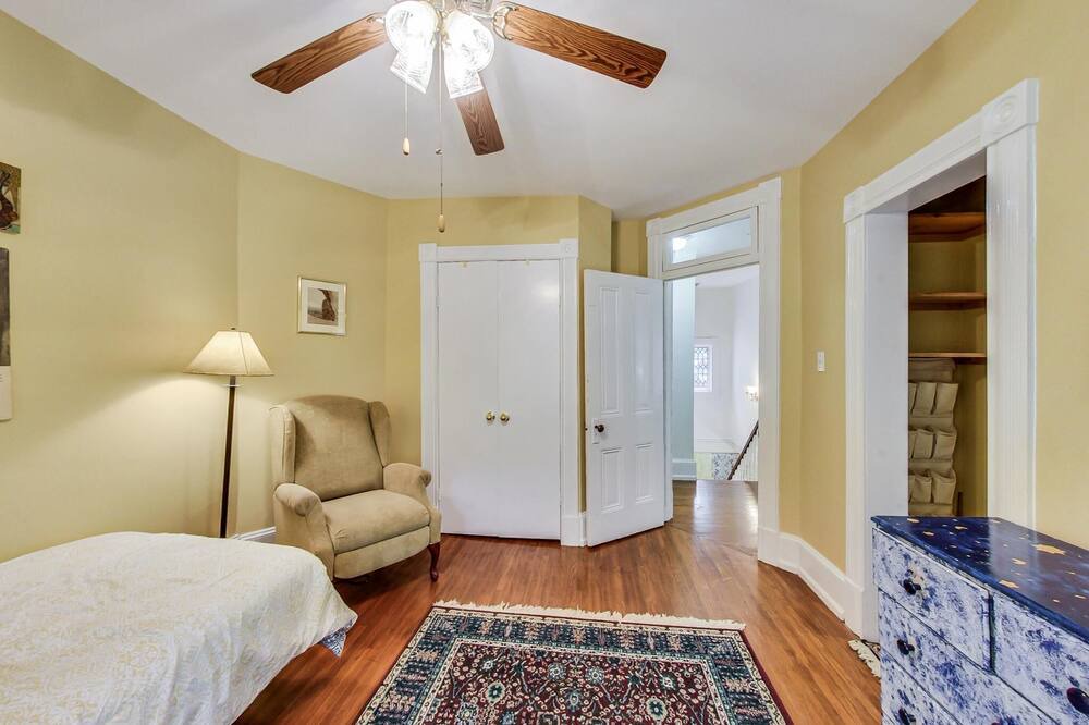 Photo of Bedroom in Takoma Park