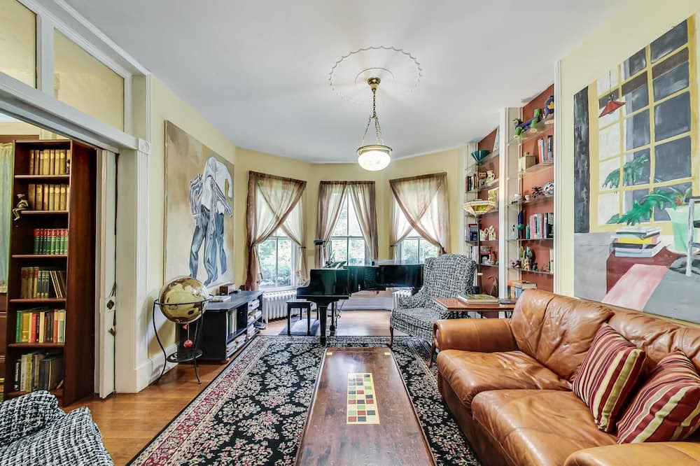 Photo of Livingroom in Takoma Park