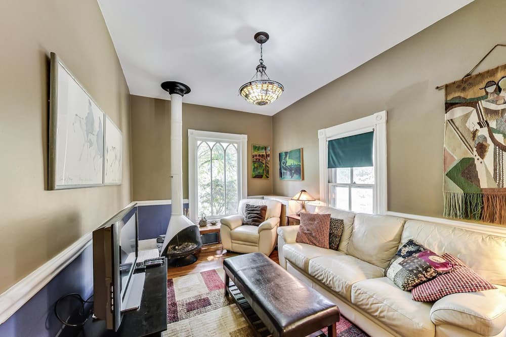 Photo of Livingroom in Takoma Park