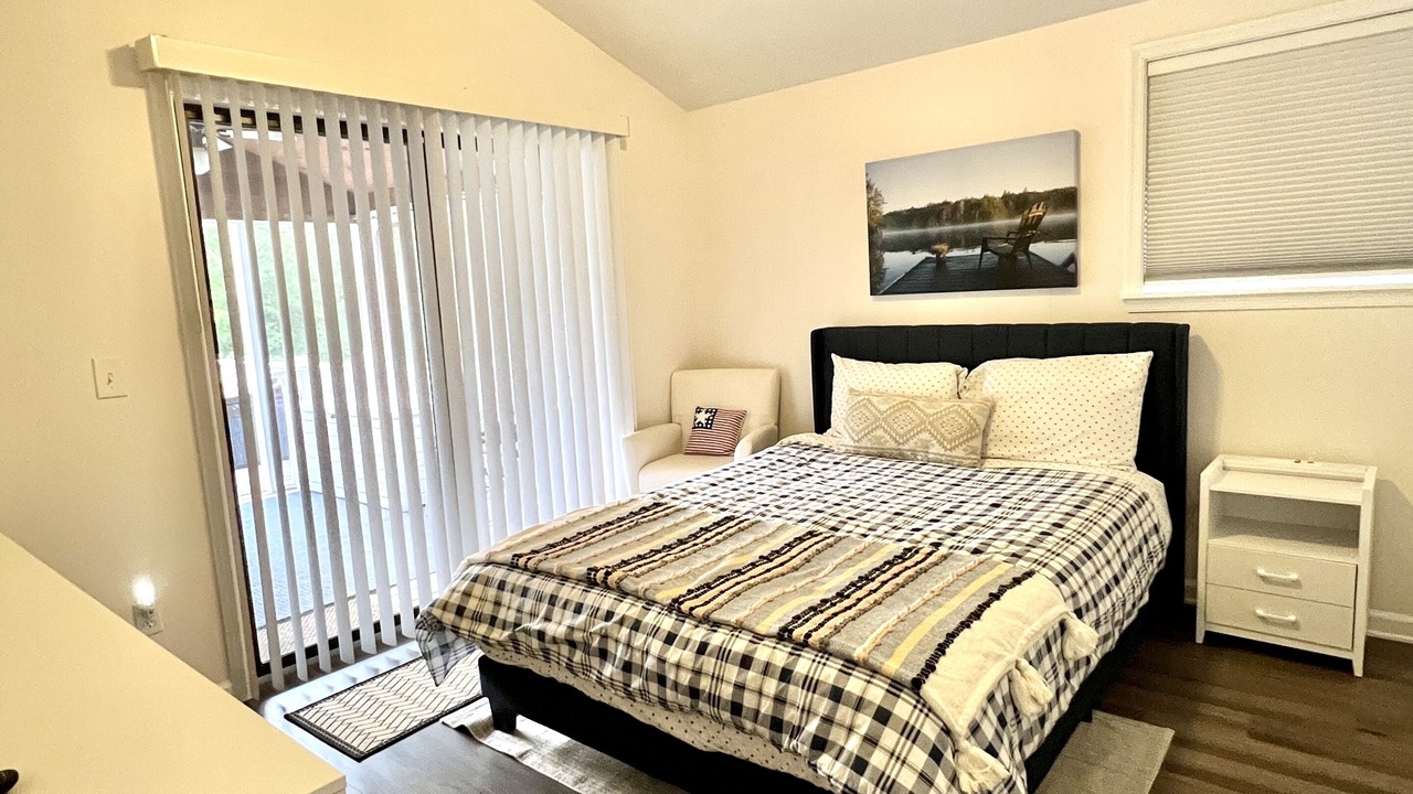 Photo of Bedroom in Locust Grove