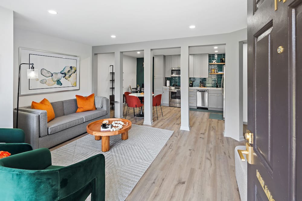 Photo of Livingroom in North Bethesda