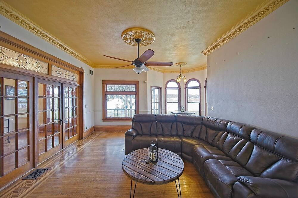 Photo of Livingroom in Fox Lake