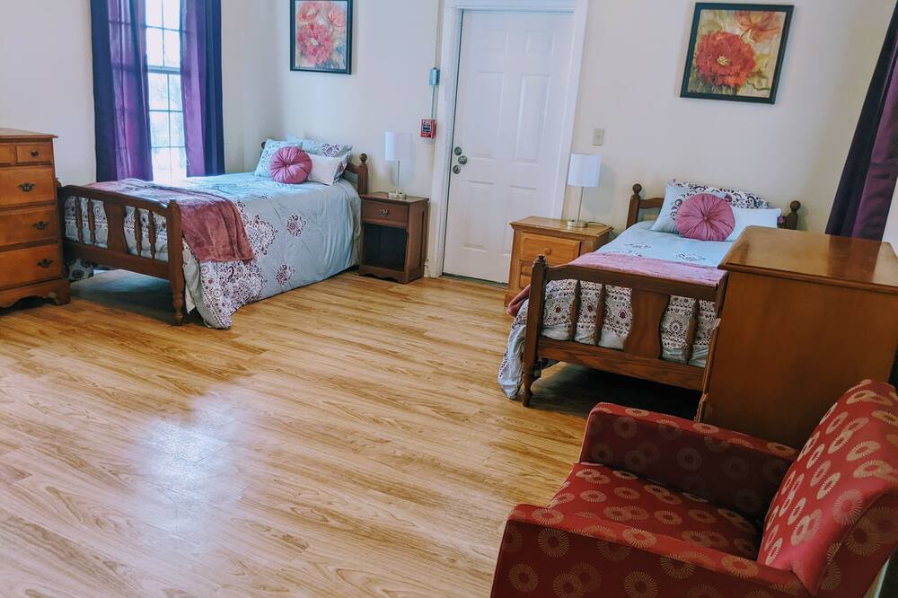 Photo of Bedroom in Calhoun