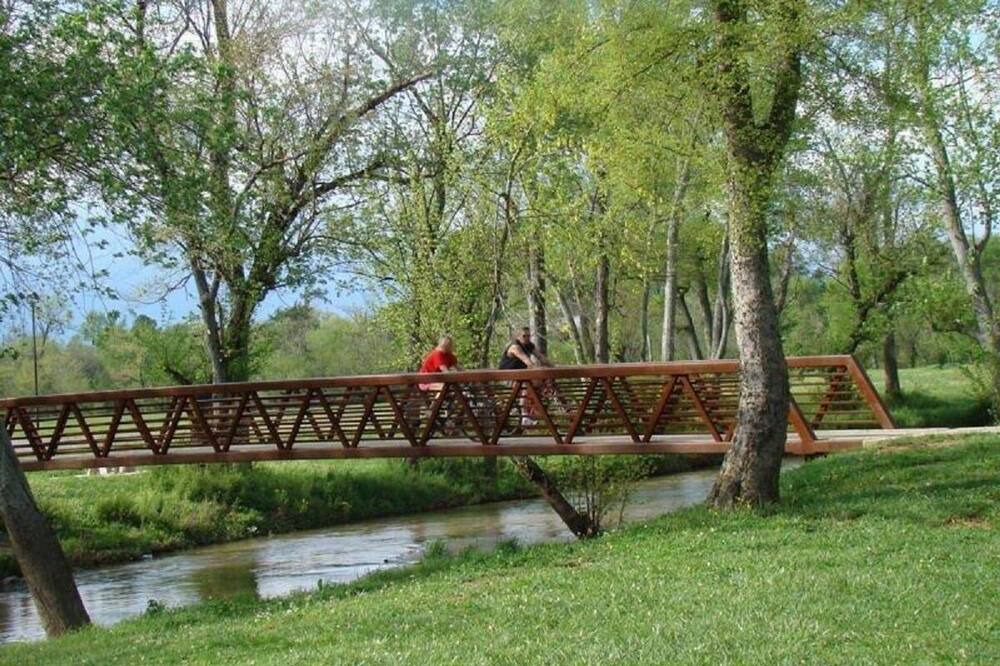 Photo of Outdoor in Calhoun