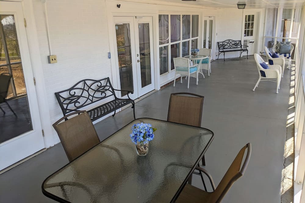 Photo of Patio Balcony in Calhoun
