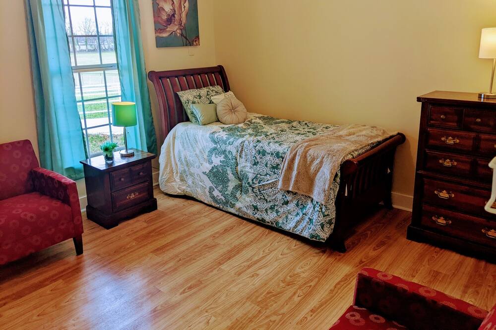 Photo of Bedroom in Calhoun