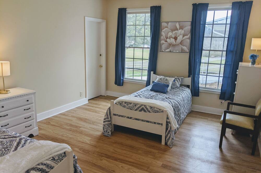 Photo of Bedroom in Calhoun