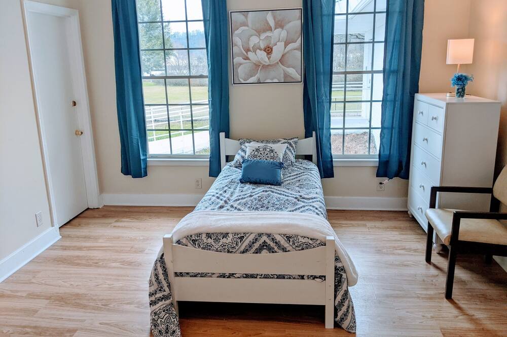 Photo of Bedroom in Calhoun
