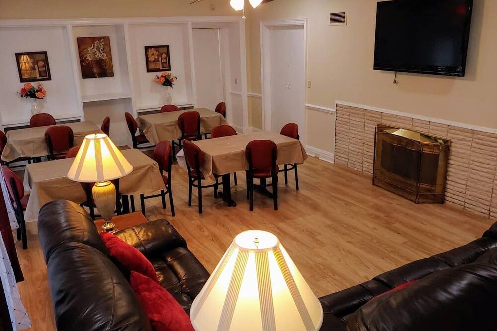 Photo of Livingroom in Calhoun