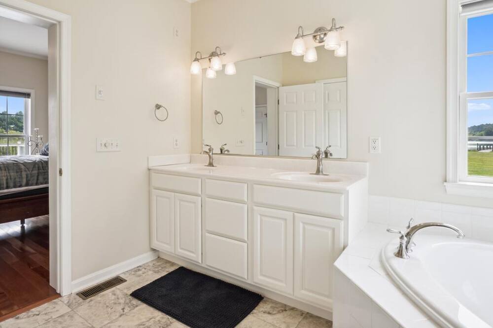 Photo of Bathroom in Woolford