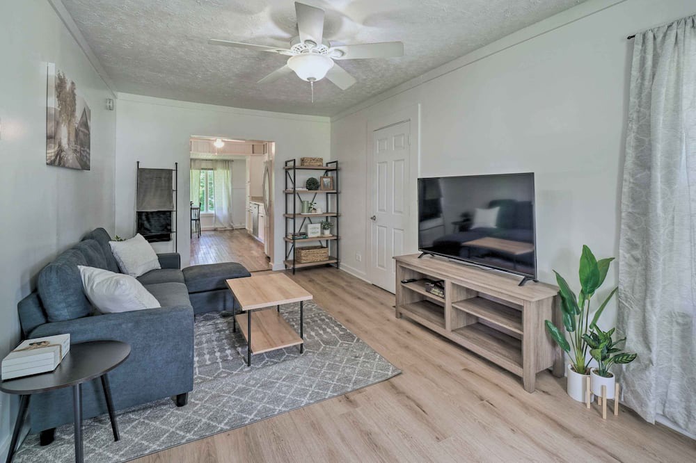 Photo of Livingroom in Alcoa