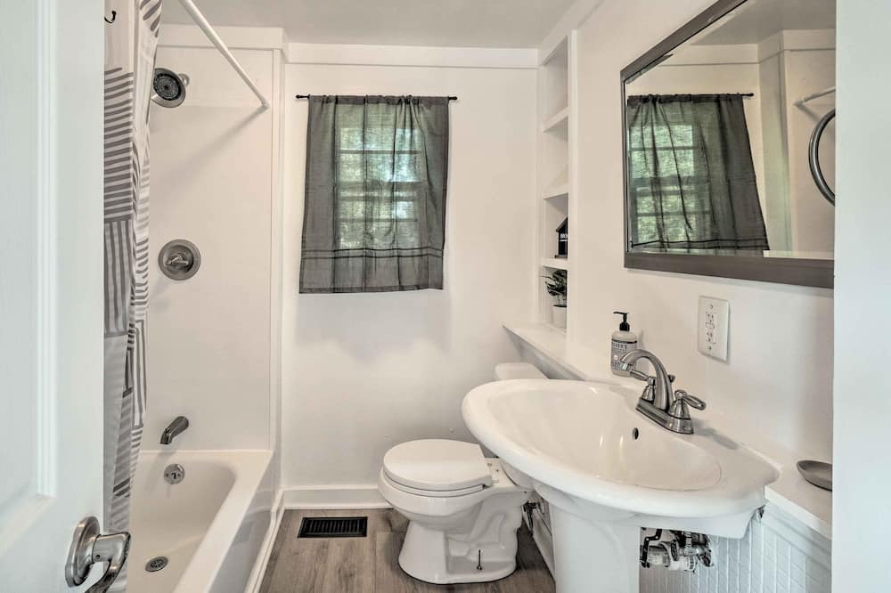 Photo of Bathroom in Alcoa