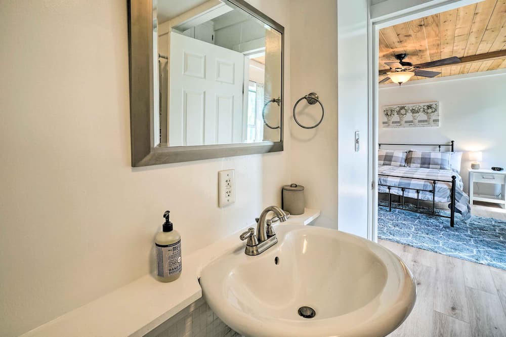 Photo of Bathroom in Alcoa