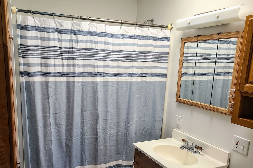Photo of Bathroom in Higbee