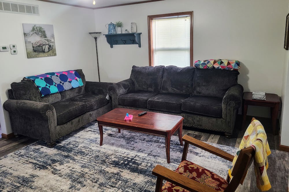 Photo of Livingroom in Higbee