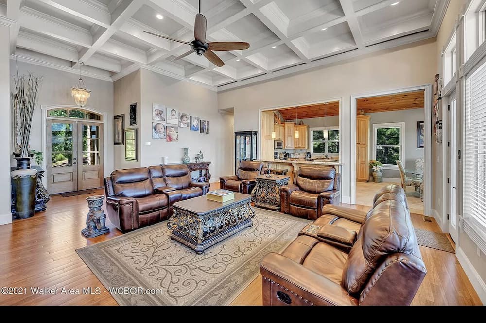 Photo of Livingroom in Crane Hill
