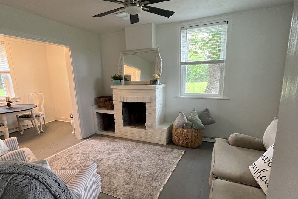 Photo of Livingroom in Uniontown