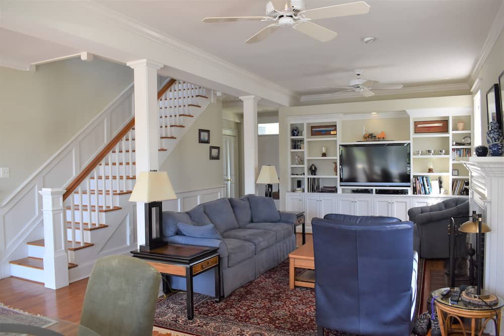 Photo of Livingroom in Eastport