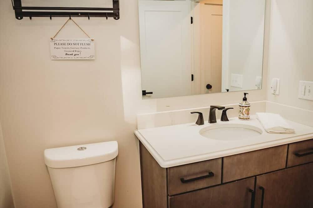 Photo of Bathroom in Tracy City