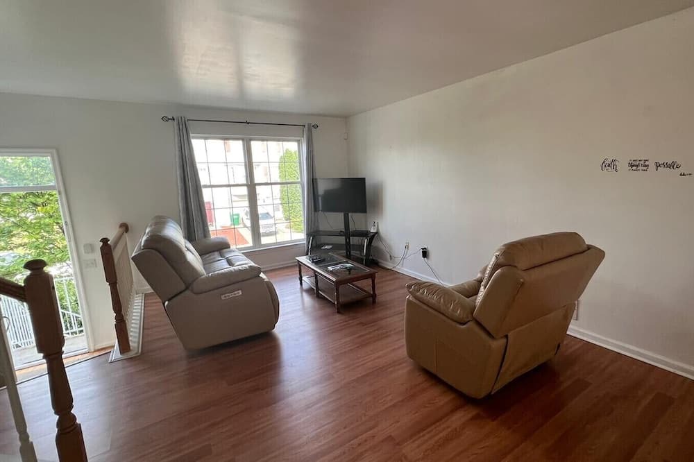 Photo of Livingroom in Newark