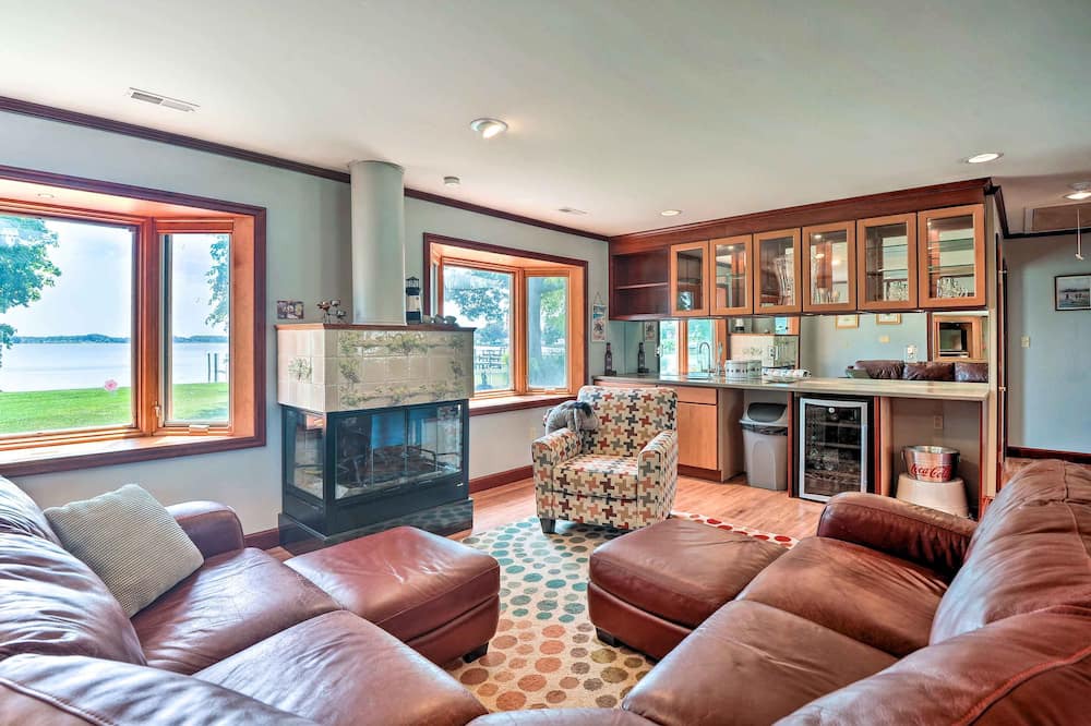 Photo of Livingroom in Bowleys Quarters