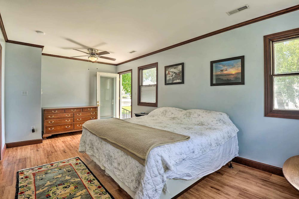 Photo of Others in Bowleys Quarters