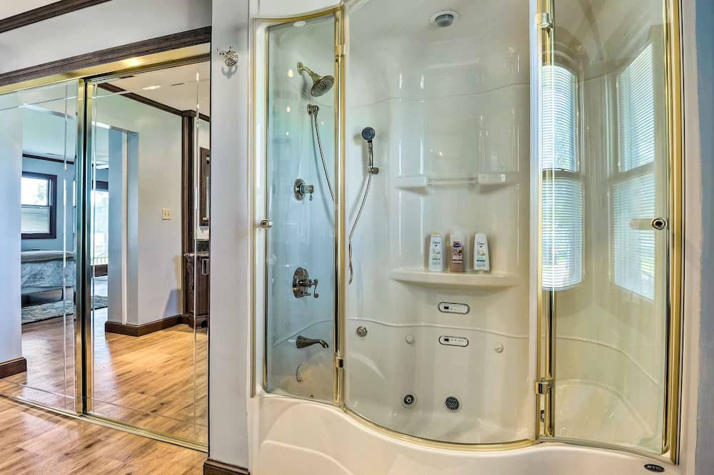 Photo of Bathroom in Bowleys Quarters