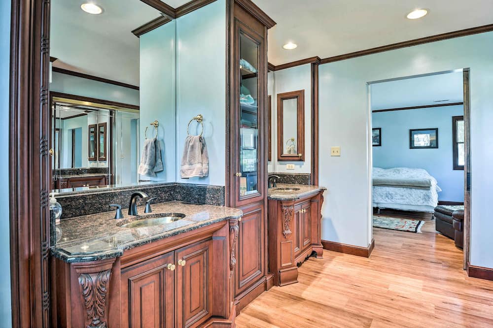 Photo of Bathroom in Bowleys Quarters
