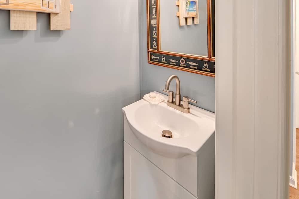 Photo of Bathroom in Lake Waccamaw