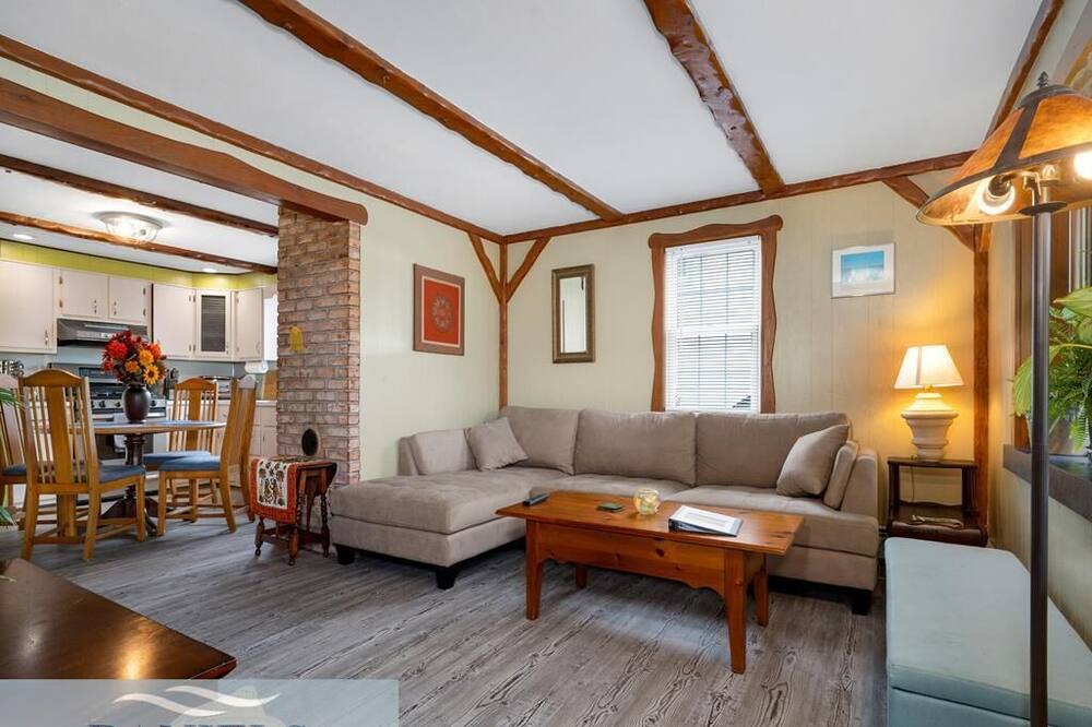 Photo of Livingroom in Cape May Court House