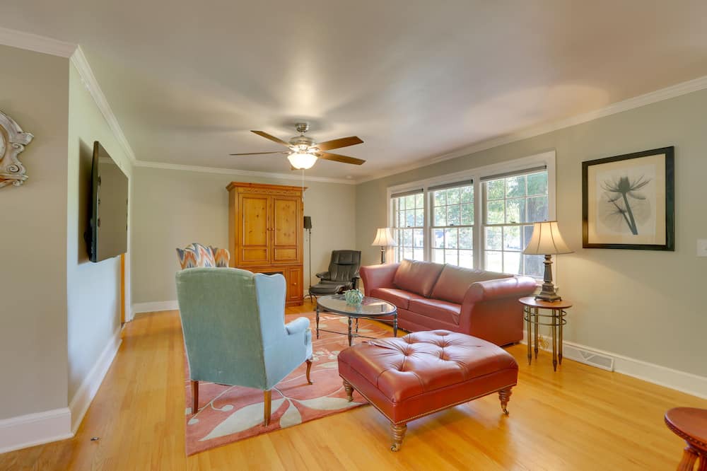 Photo of Livingroom in McCain