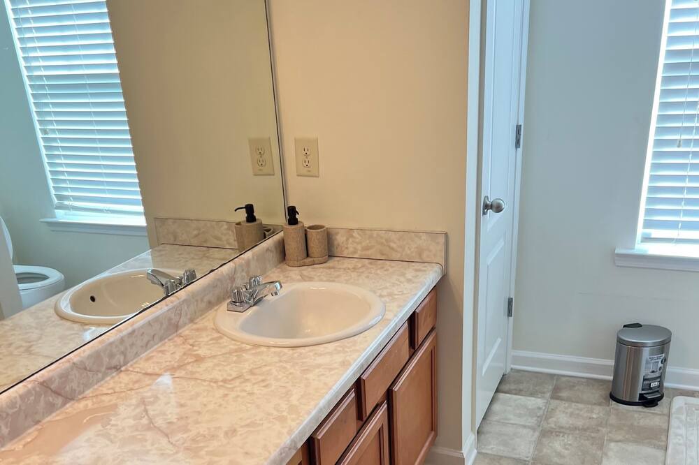 Photo of Bathroom in Hiram
