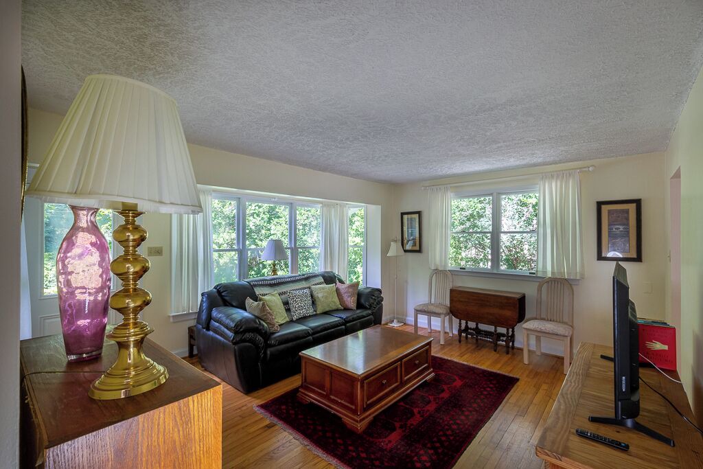 Photo of Livingroom in Edgewater