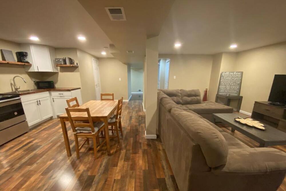 Photo of Livingroom in Neptune City