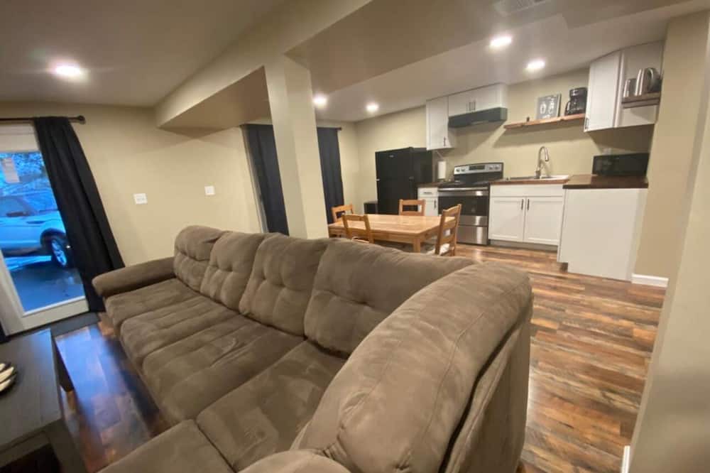 Photo of Livingroom in Neptune City